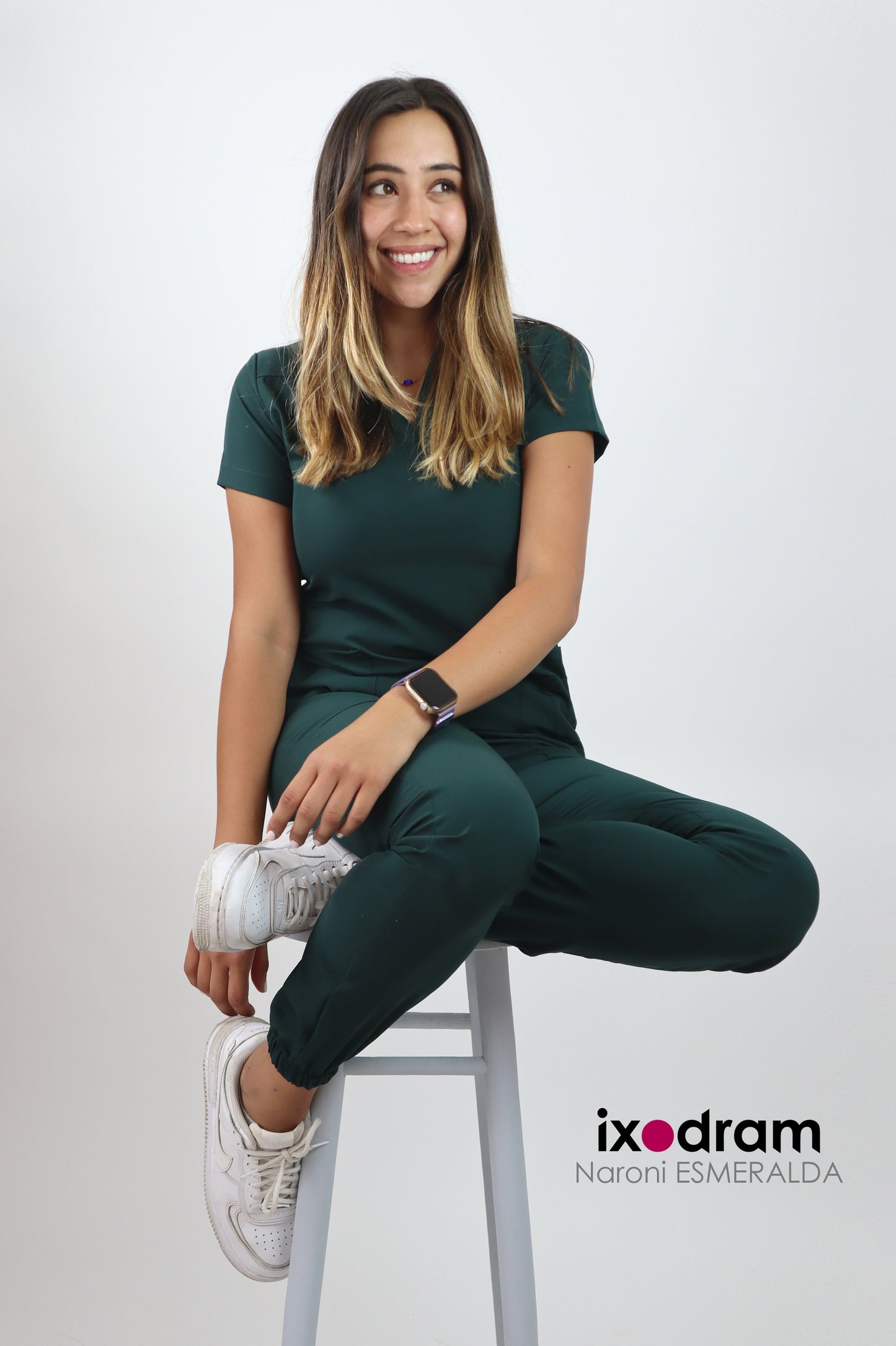 Esmeralda Naroni (2 x $1,598) ó ( 3 x $2,247)