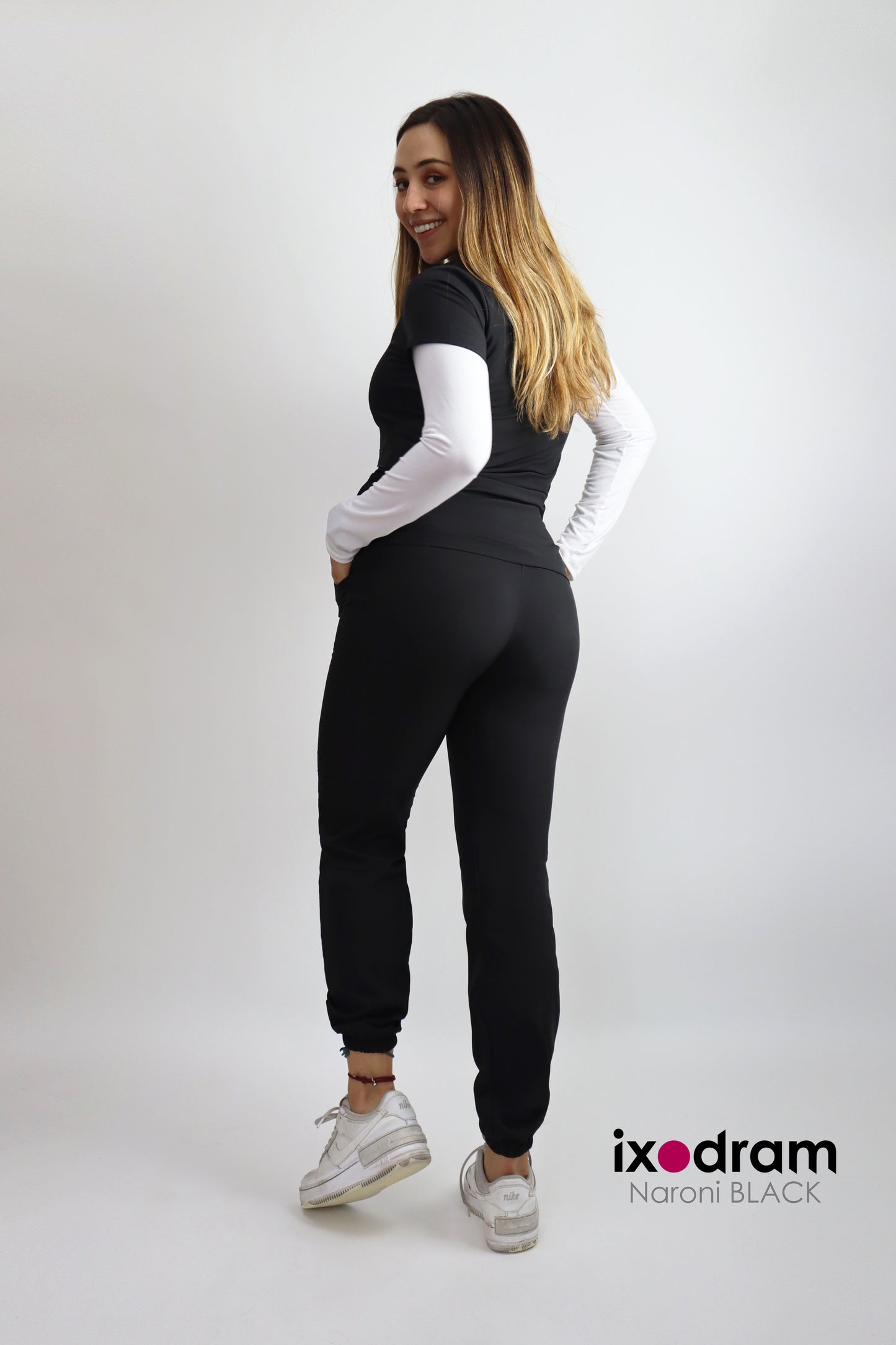 Negro Naroni (2 x $1,598) ó ( 3 x $2,247)